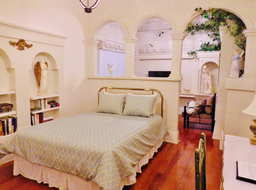 The Cottage Bed & Breakfast 6/19
