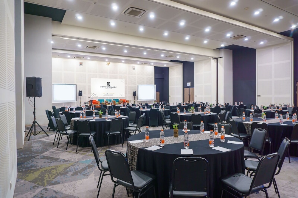 Hotel FortunaGrande Jember 49/61