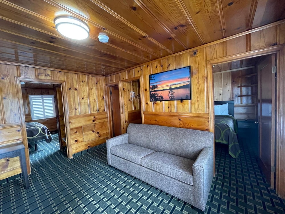 Pinewood Inn 41/55