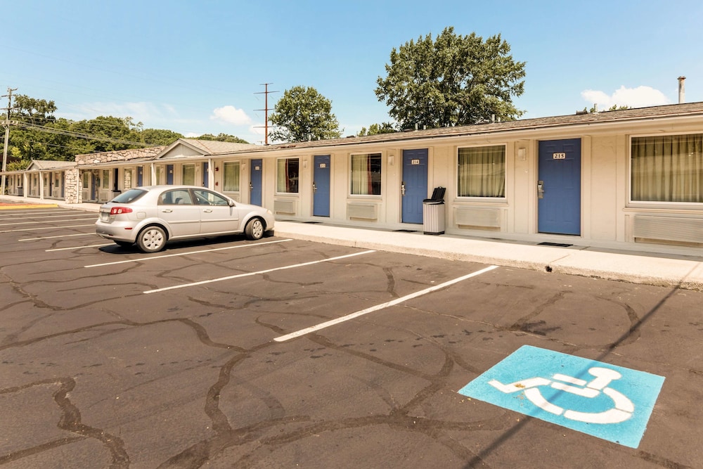 Motel6 Newport News, VA in NEWPORT NEWS - VA