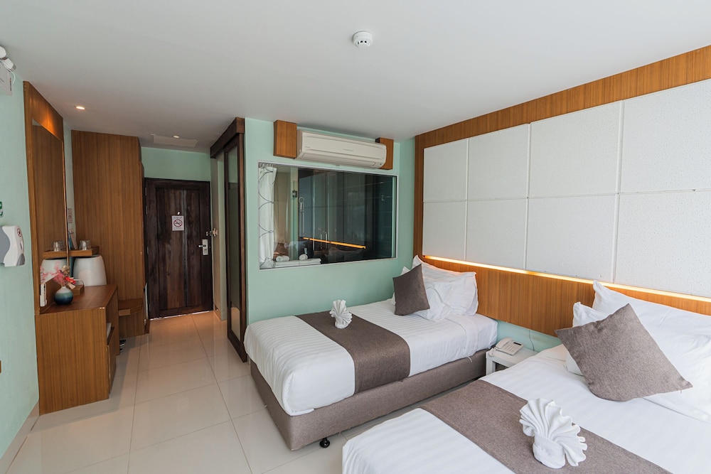 A Hotel Simply 17/50