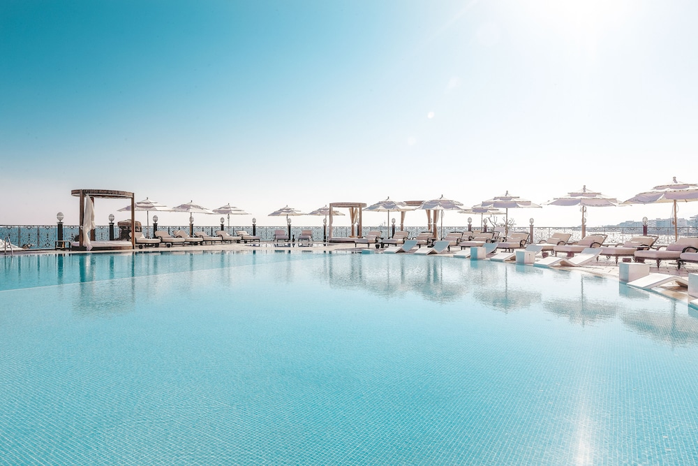 Les Ambassadeurs Marina Hotel Casino 40/50