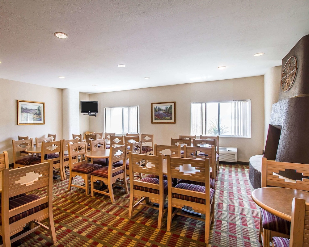 Comfort Suites Peoria Sports Complex 34/43
