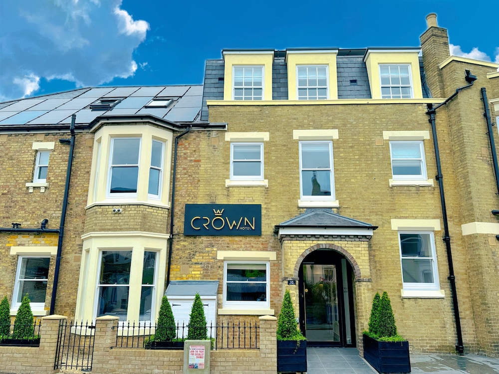 Crown Hotel 2/48