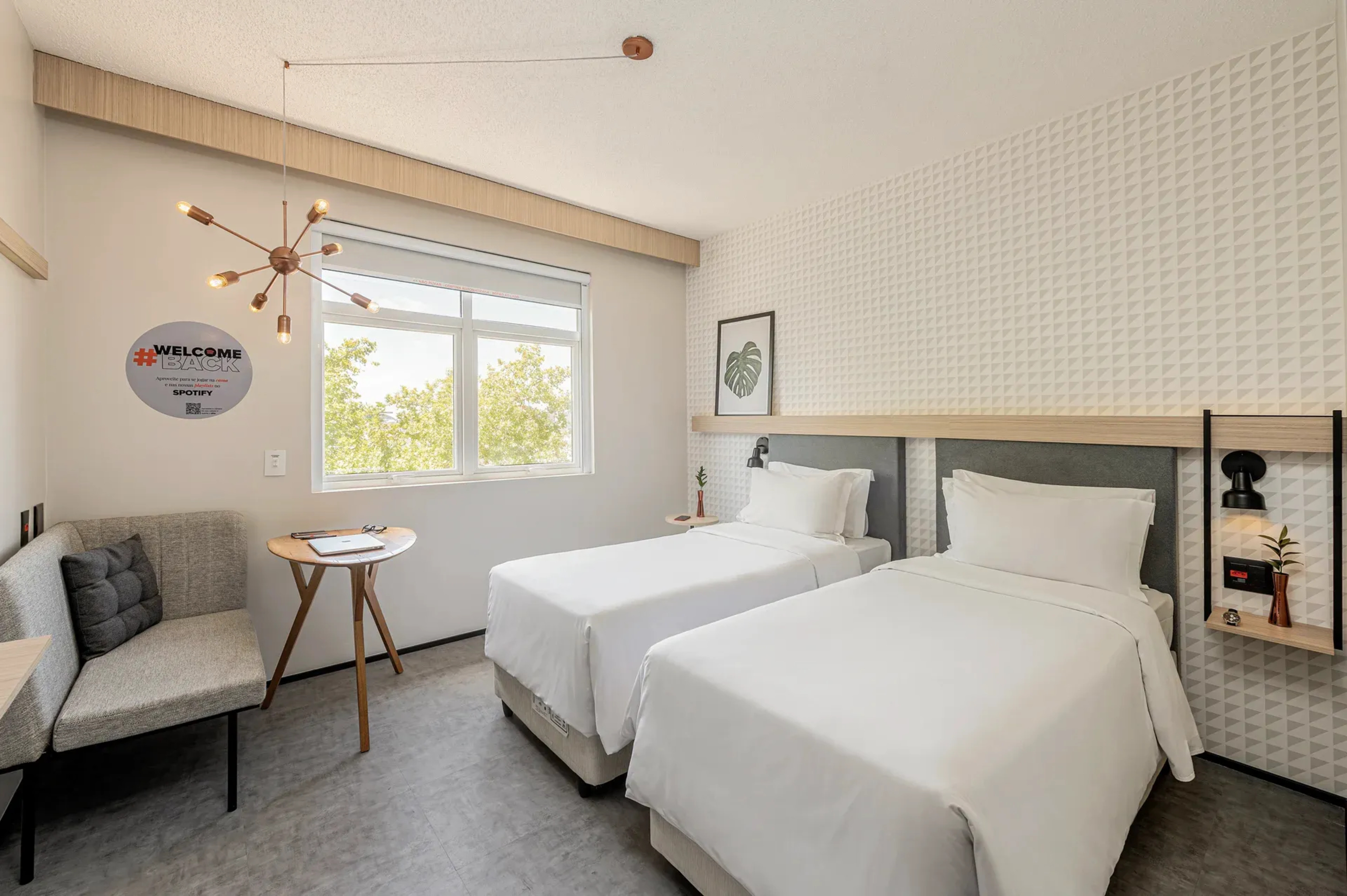 LUXURY, TWIN BEDS