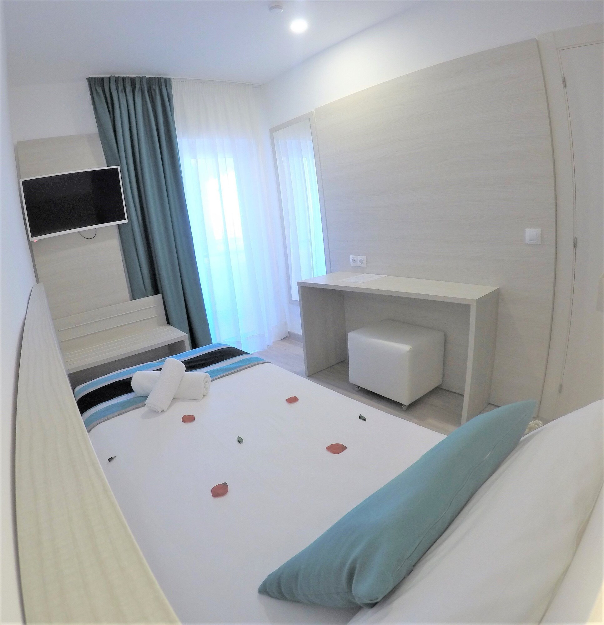 COMFORT, SINGLE, BALCONY
