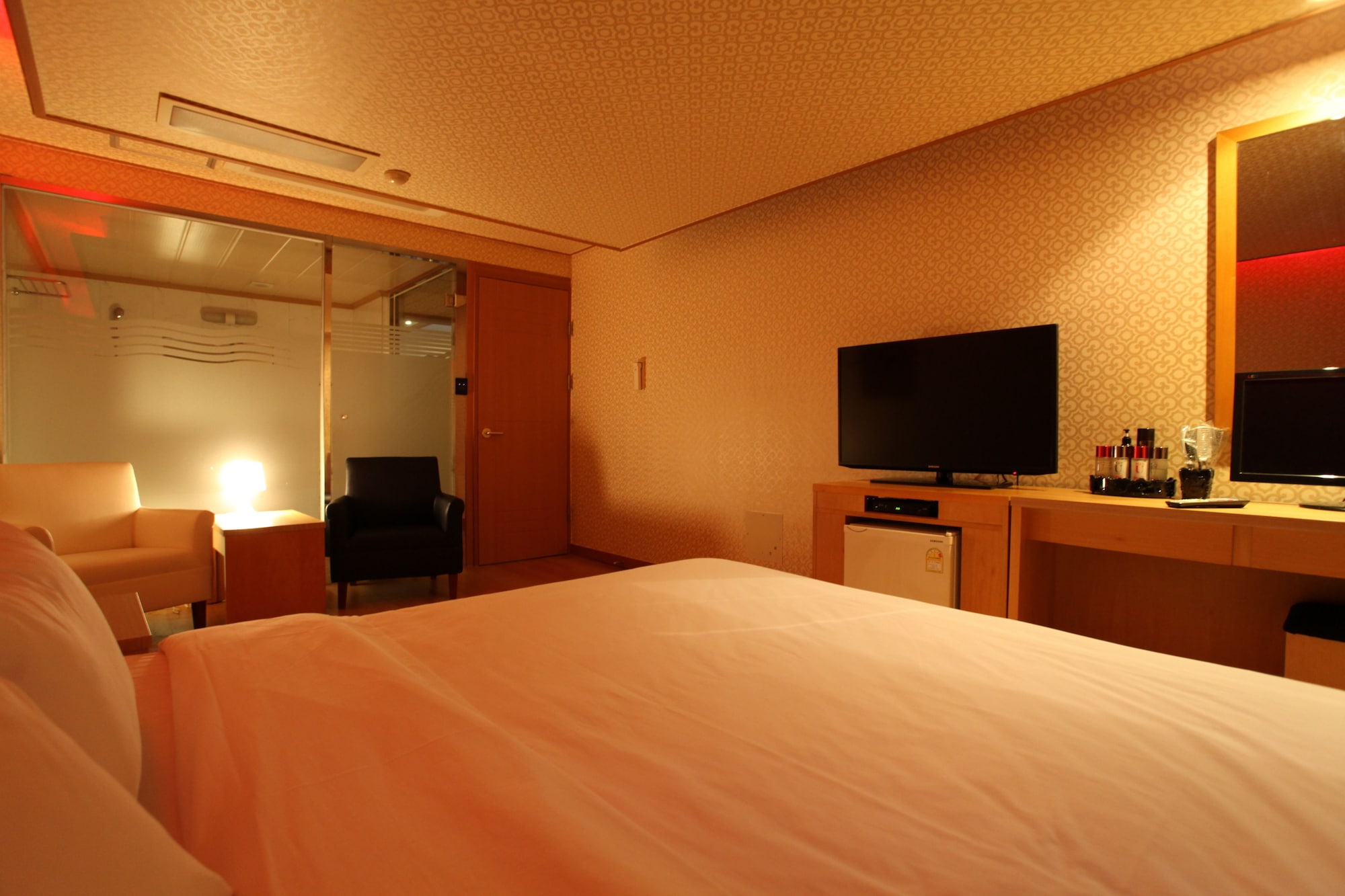 DELUXE, KING BED