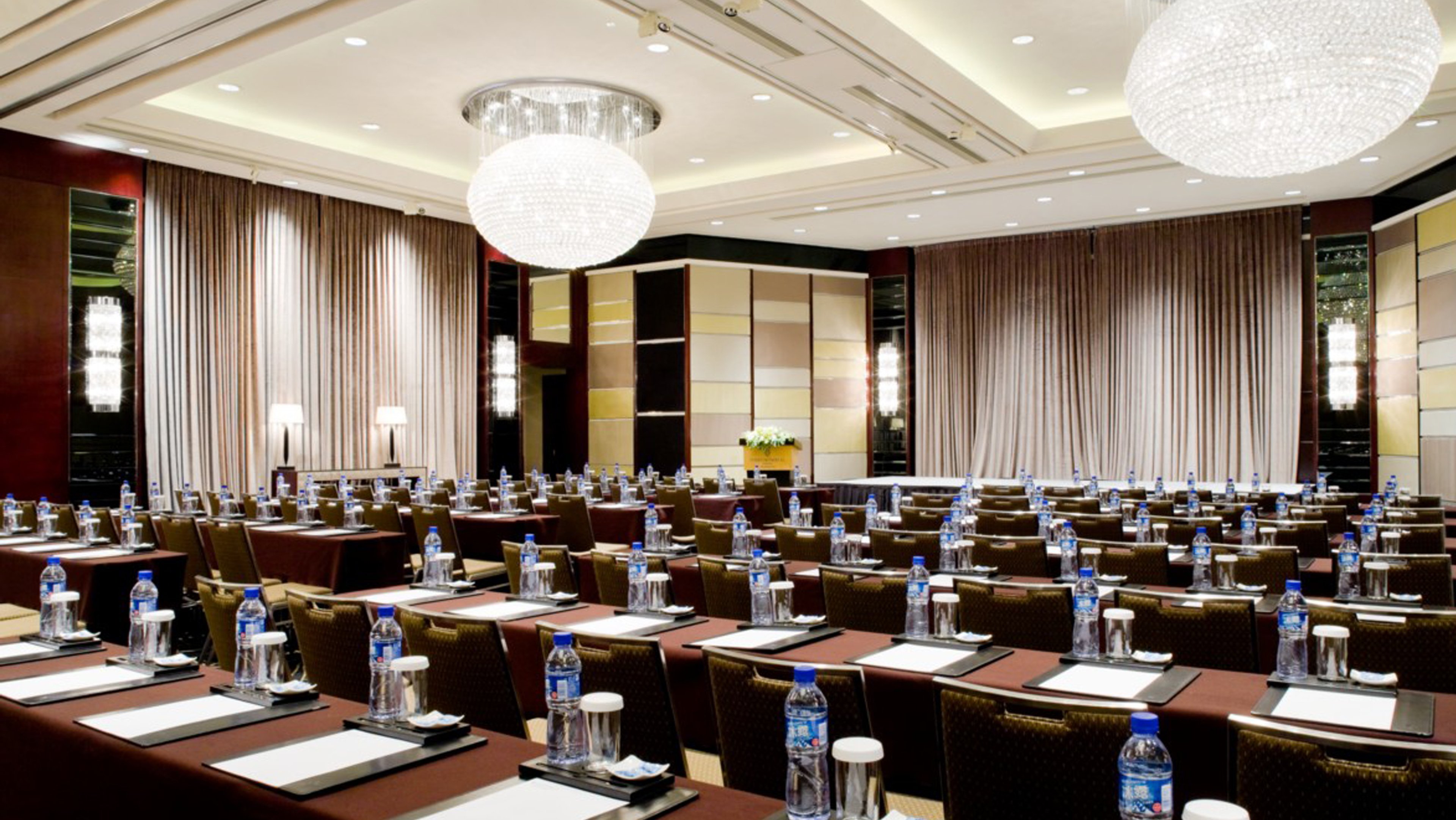 Intercontinental Shanghai Pudong 68/78