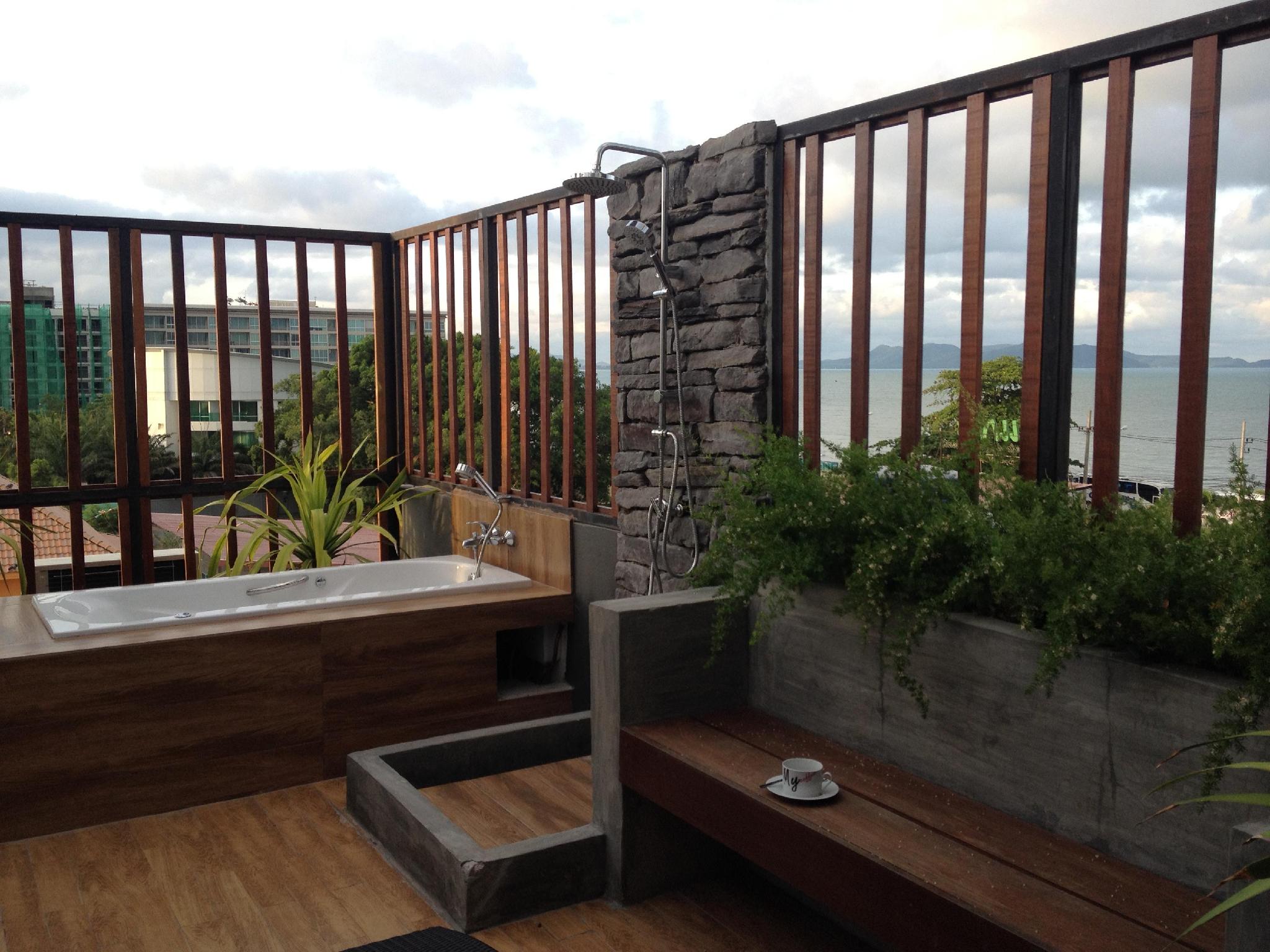 5Ive Beach House Hotel 33/43