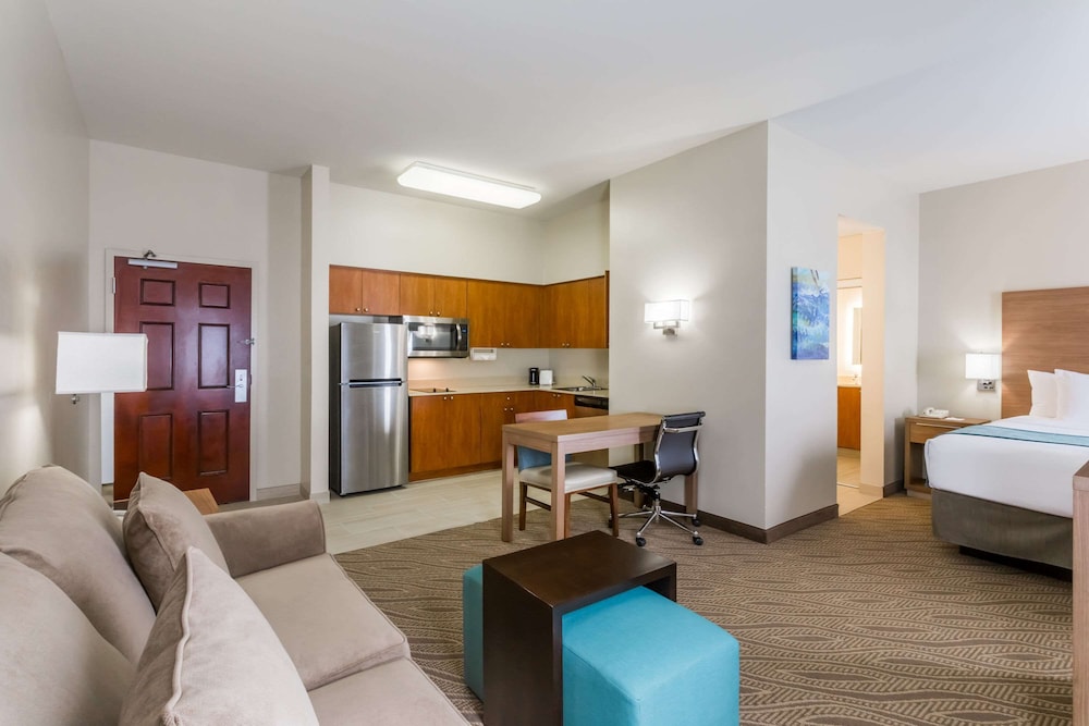 Hawthorn Extended Stay by Wyndham Naples 27/54