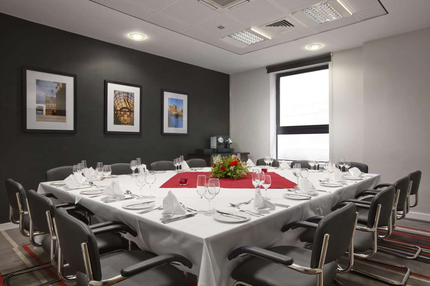 Ramada Encore by Wyndham Newcastle-Gateshead 27/27