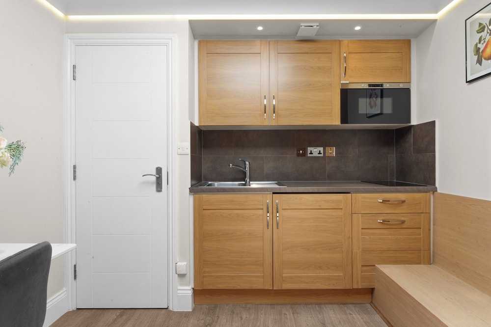 Guilford Street Apartments 3/50