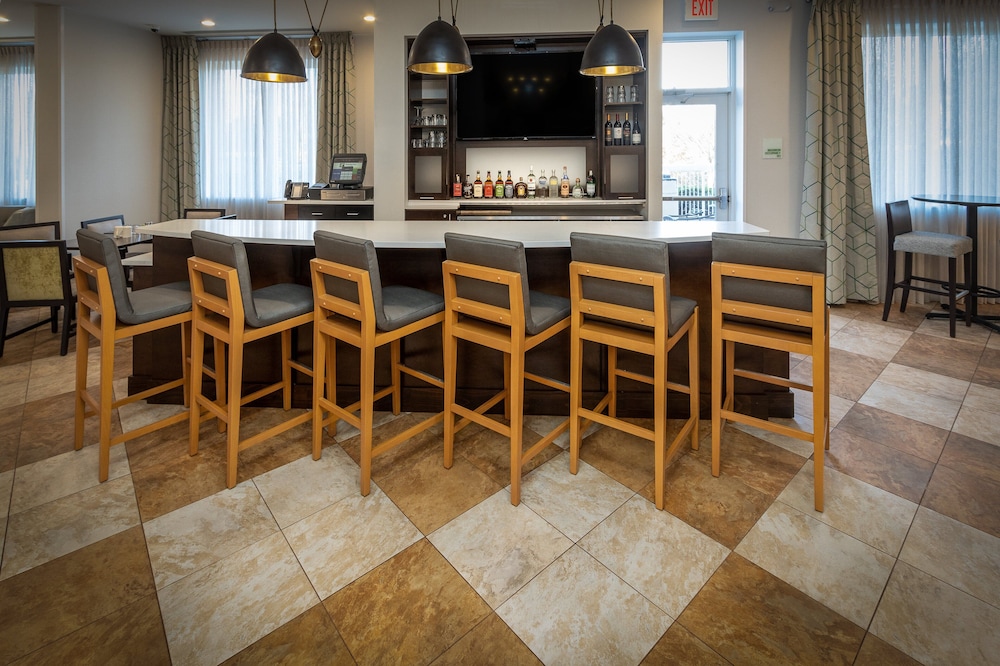 Holiday Inn Suites Memphis Wolfchase Galleria 14/79