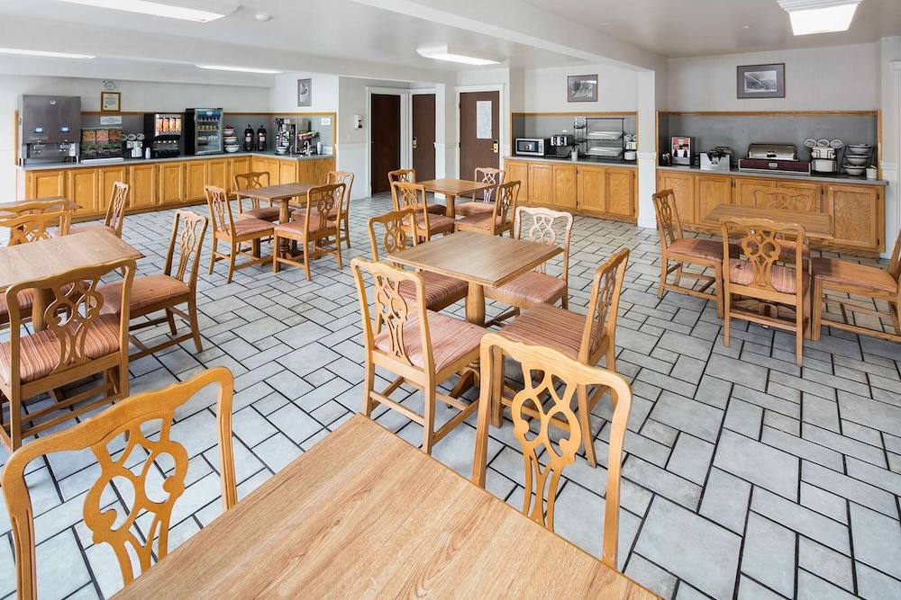 Red Lion Inn & Suites Auburn 30/36