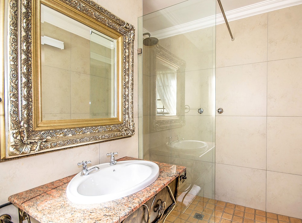 Afrique Boutique Hotel O.R. Tambo 50/50