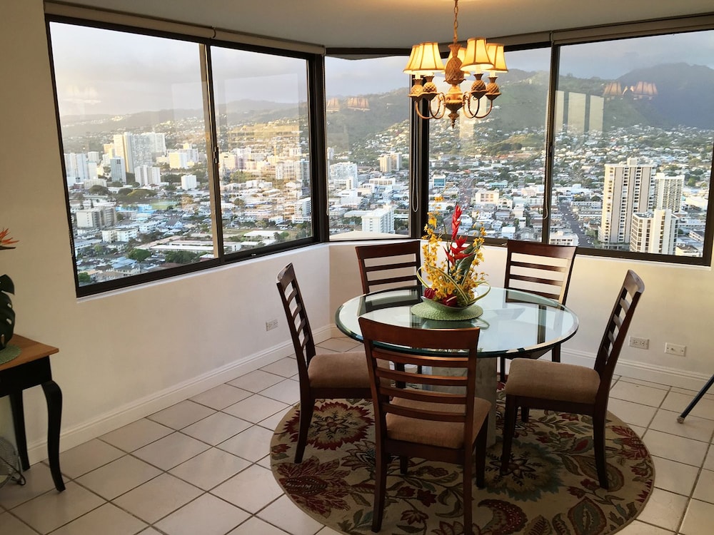 Waikiki Monarch Hotel 40/50