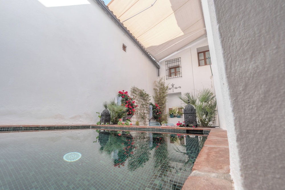 Apartasuites Alberca 23/50