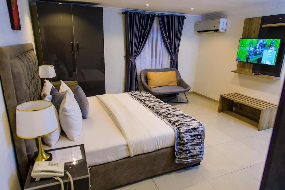 Hotel Aries Suites 10/22