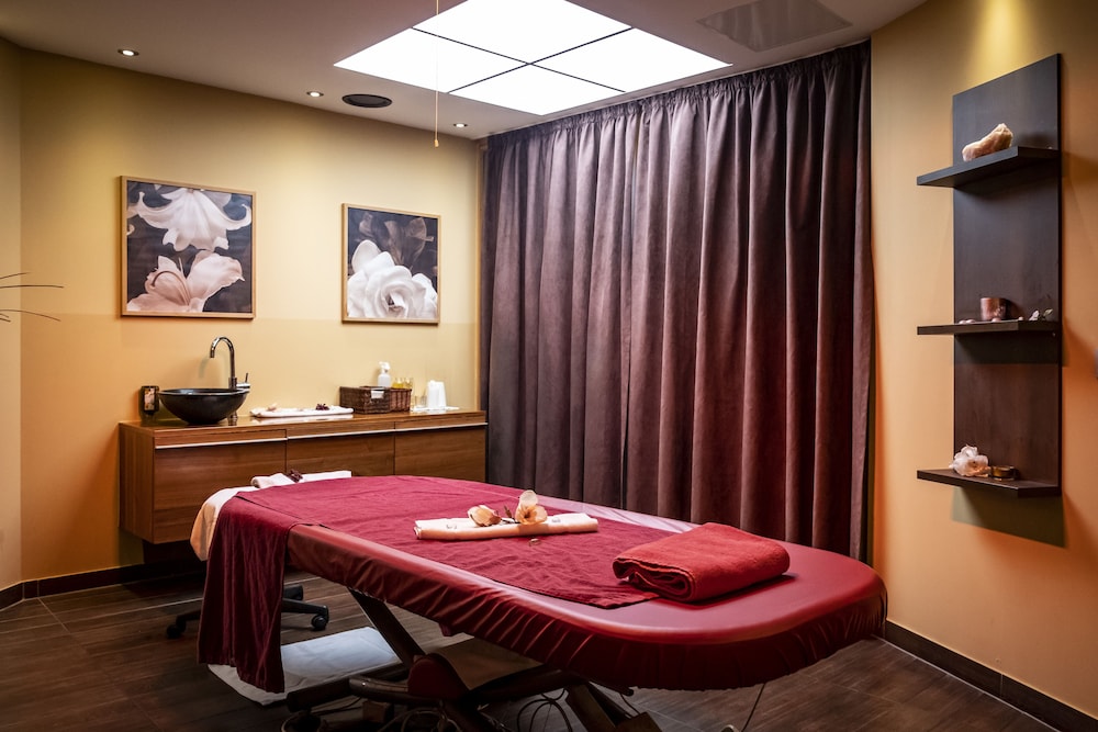 Mauritius Hotel And Therme Cologne 53/75