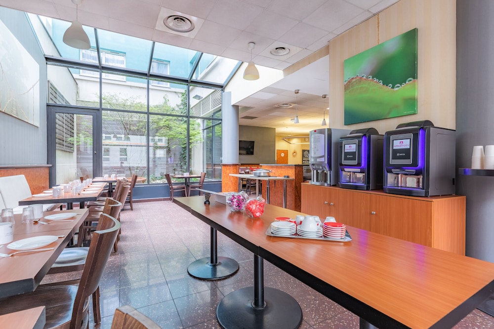 restaurant cafeteria