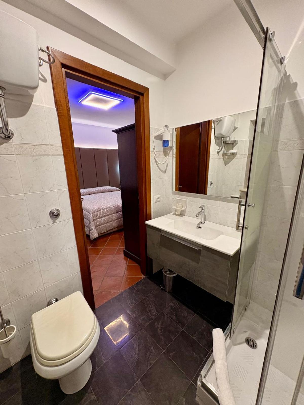 غرفة قياسية بسرير مزدوج أو سريرين منفصلين بإطلالة على الحديقة، Hotel Bucaneve 5/7
