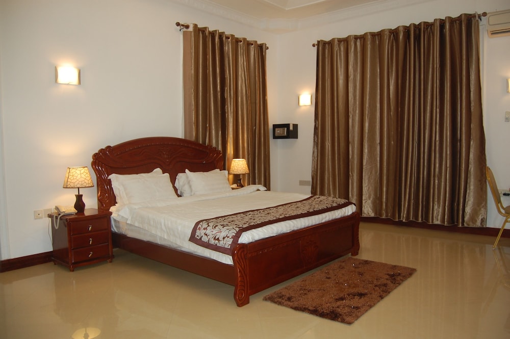 EXECUTIVE, SUITE