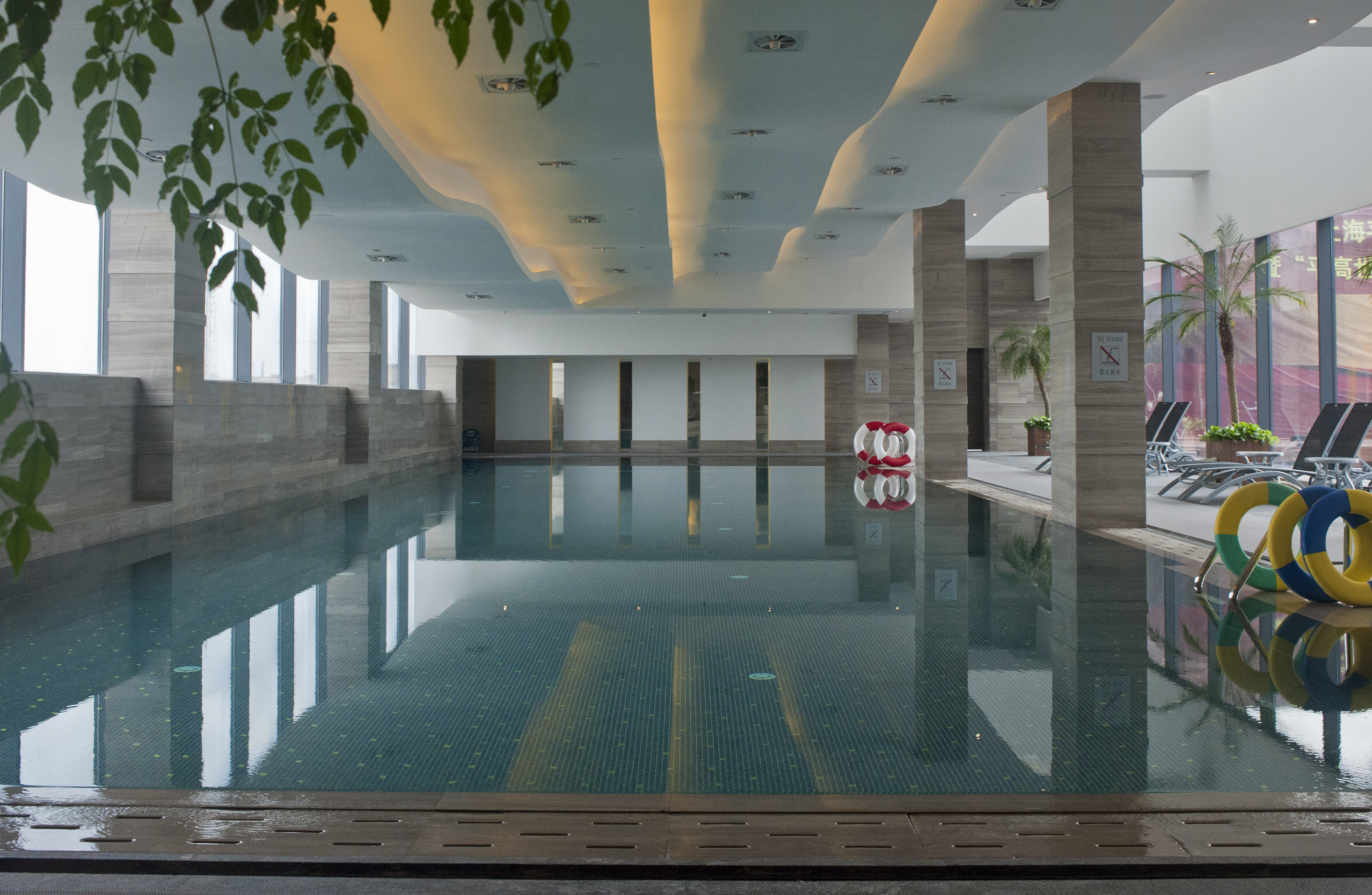 HOLIDAY INN SHANGHAI SONGJIANG 19/42