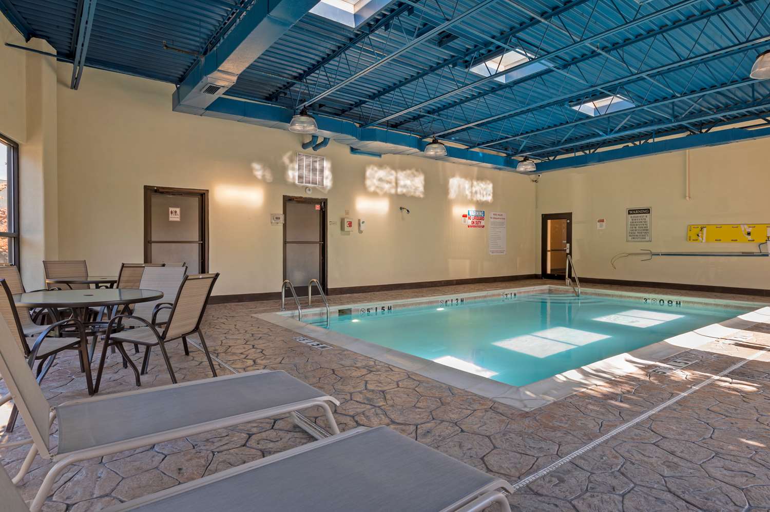 Best Western Louisville East Inn & Suites 18/38