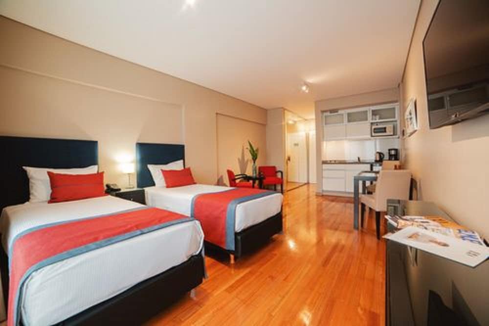 STUDIO, TWIN BEDS