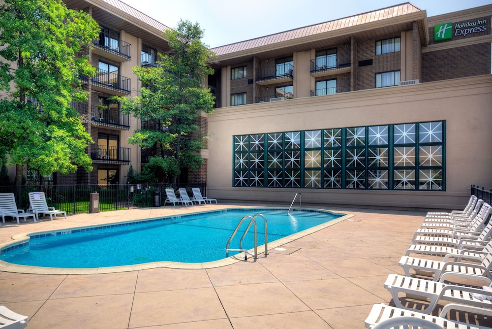 Holiday Inn Express Rolling Mdws Schaumburg Area 29/33