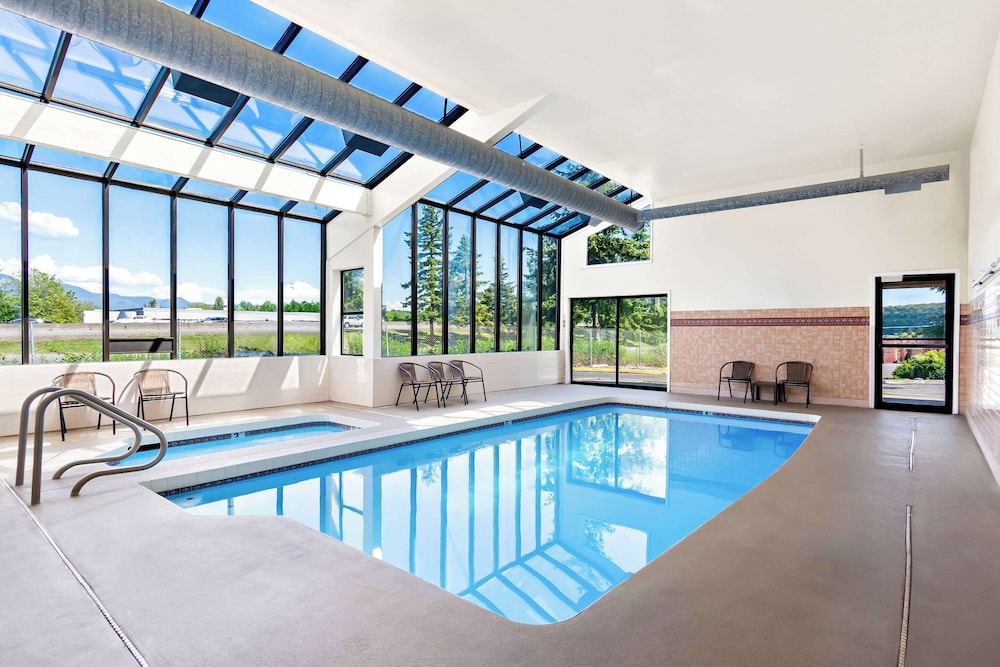 swimming pool spa