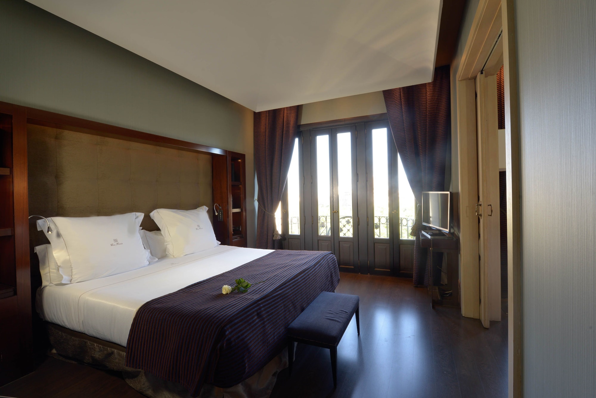 Senior, Suite, Twin Beds, with Extra Bed