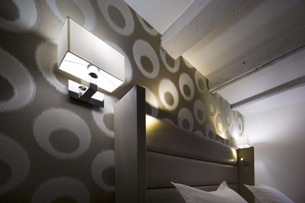 Hotel Jacques de Molay 28/44
