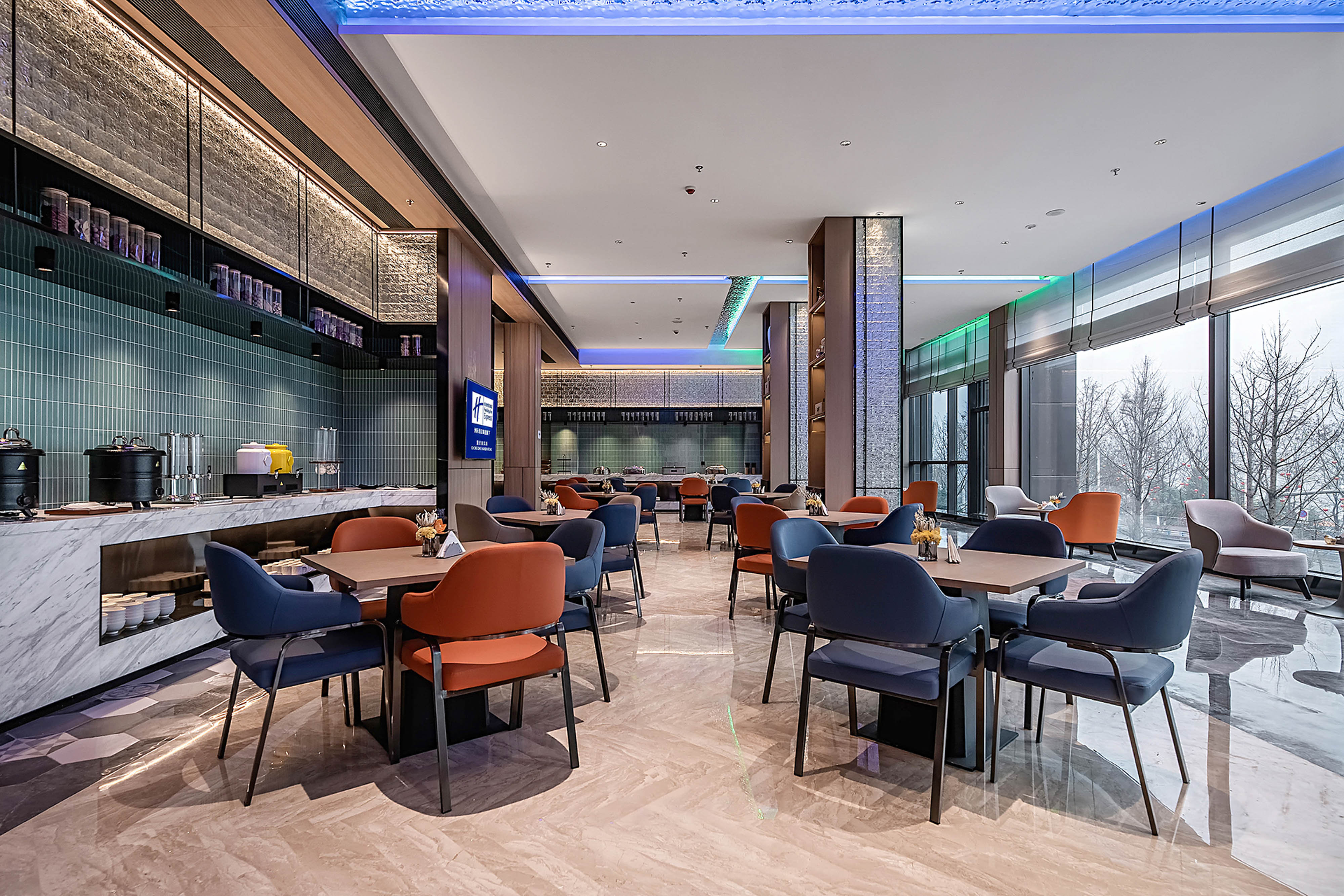 Holiday Inn Express Chongqing Nanbin Road 27/36