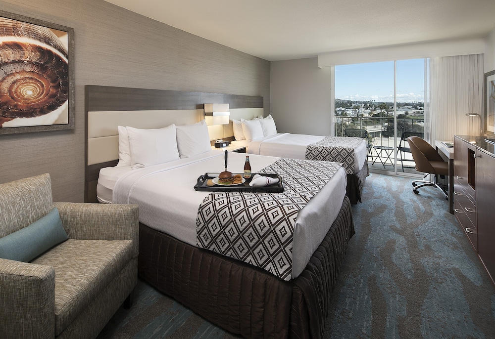 Crowne Plaza Ventura Beach 22/74