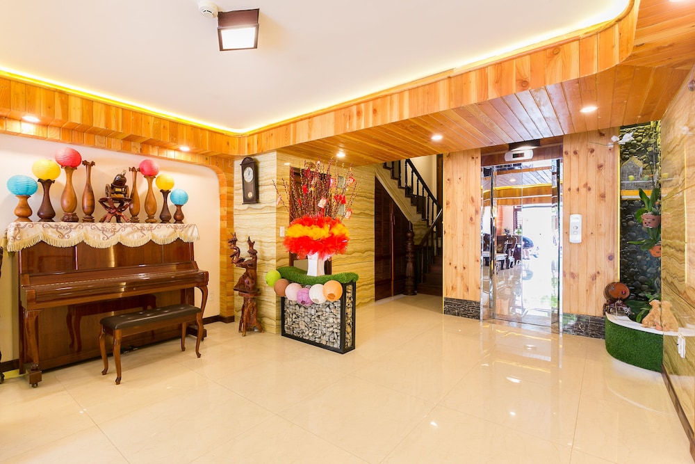Sunshine Beach Hotel 10/50