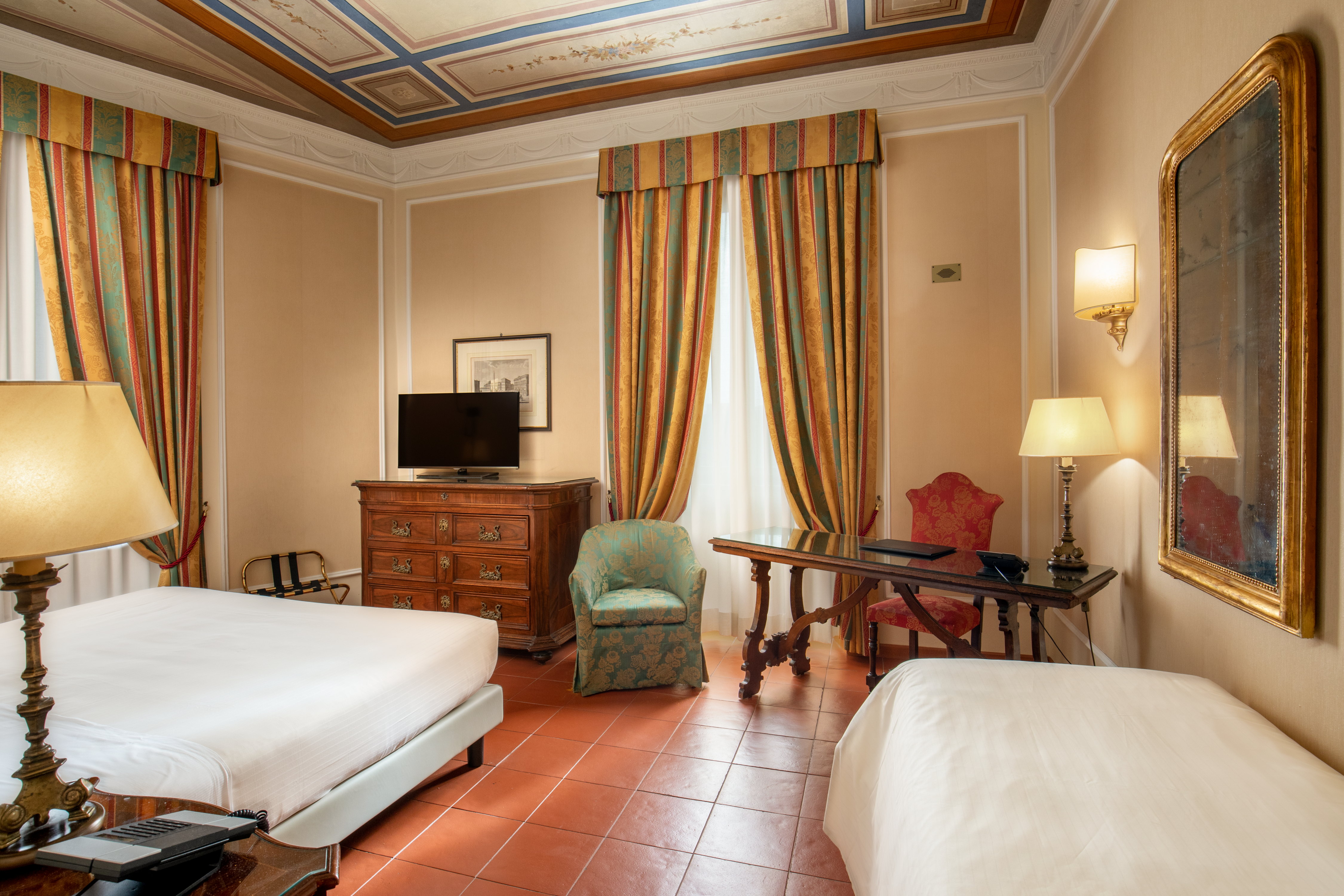 Standard Triple room