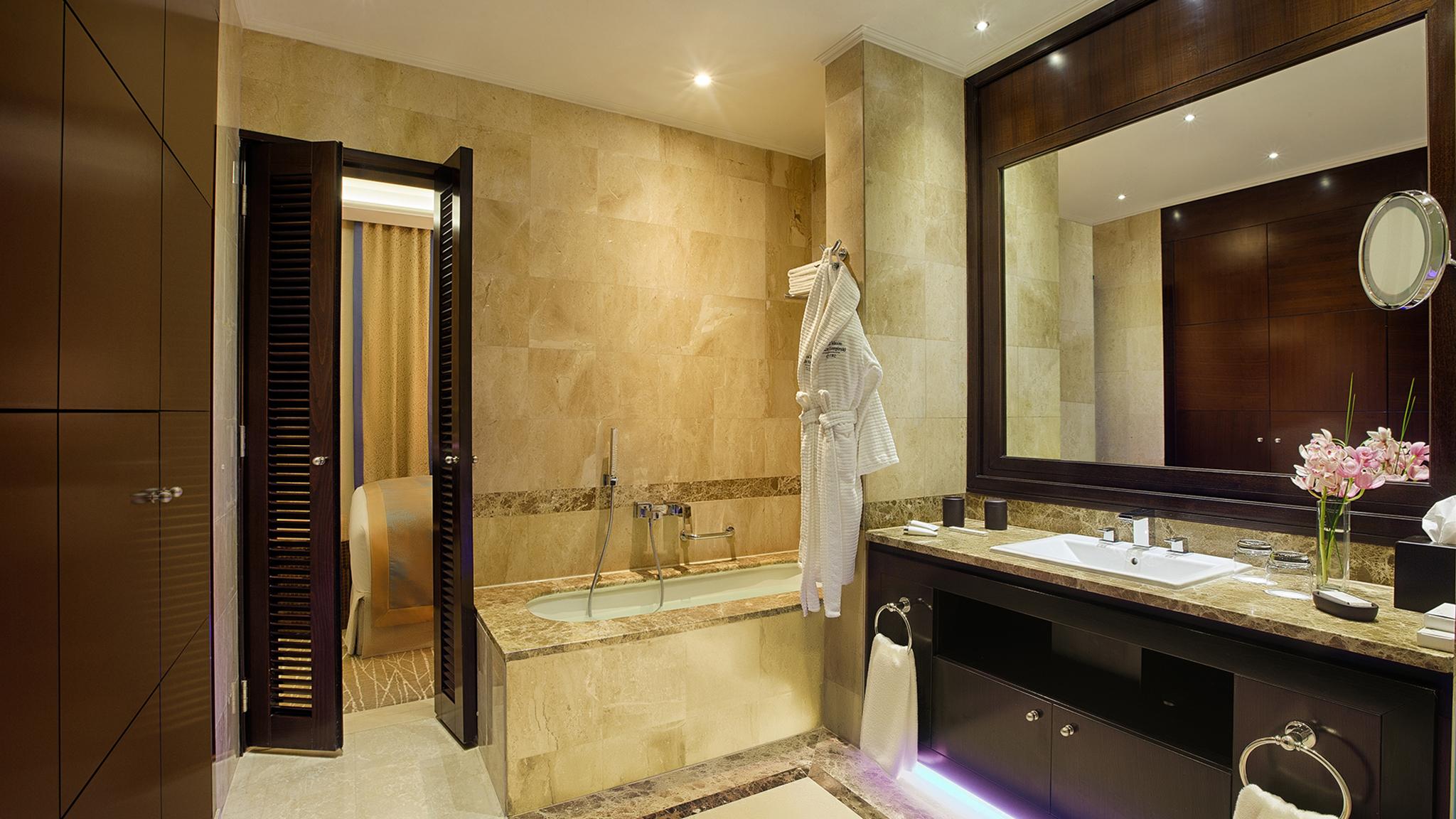 Deluxe, Double Bed, Pool View