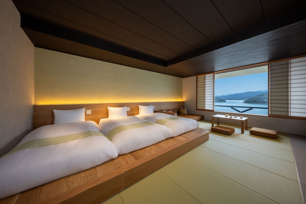 JAPANESE, LAKE VIEW