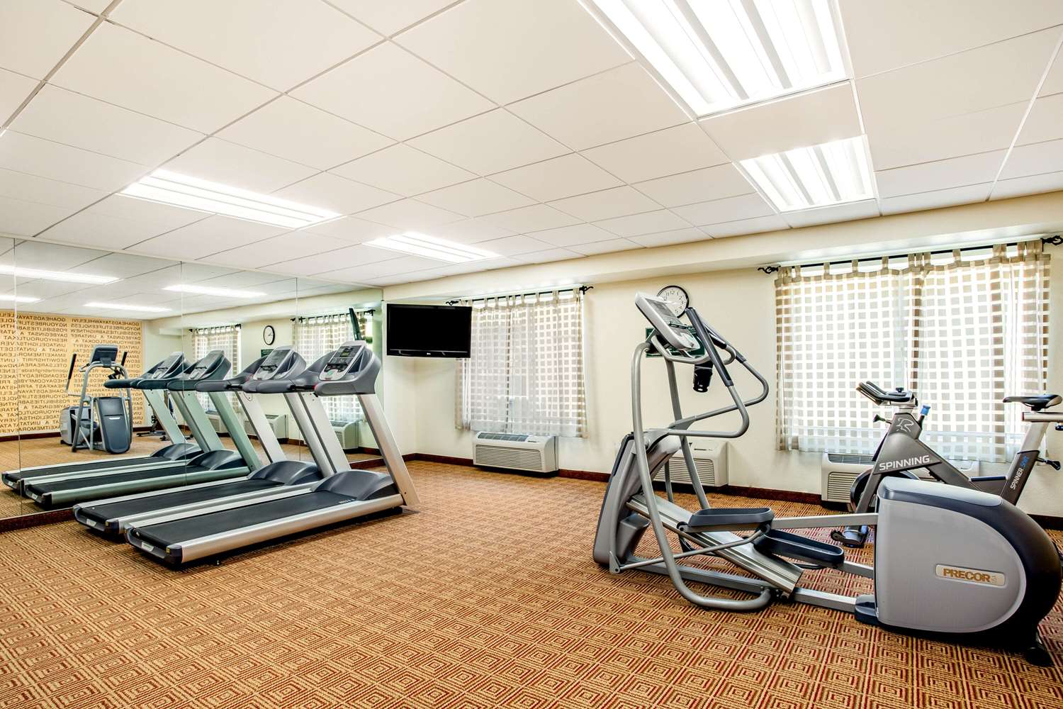 La Quinta Inn & Suites by Wyndham Danbury 36/58