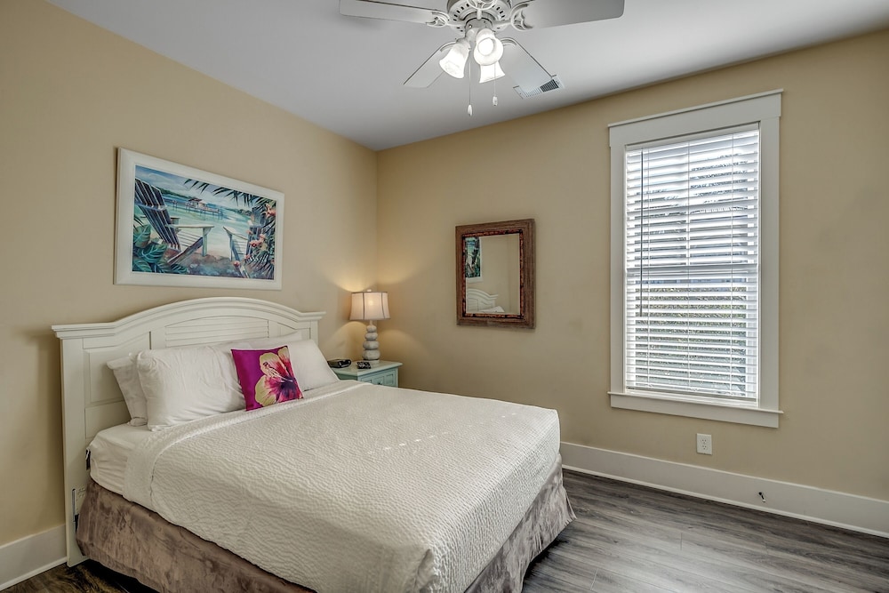 3 Bedrooms, House, Twin Beds, King and Queen Bed, Sofa