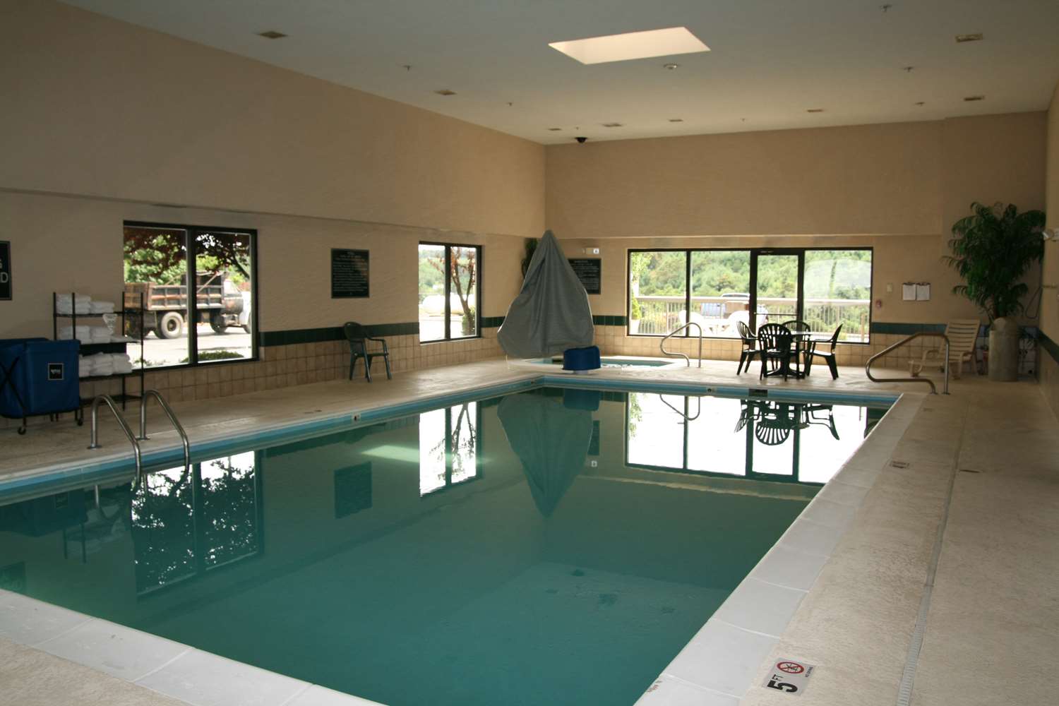 swimming pool spa
