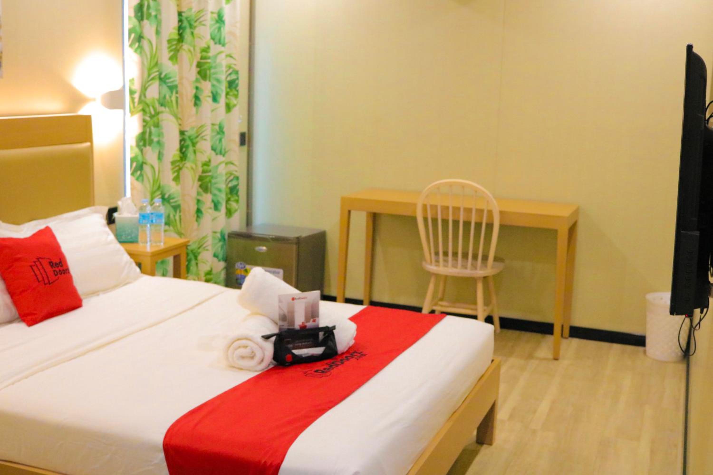 Reddoorz Plus As Fortuna Cebu 31/65