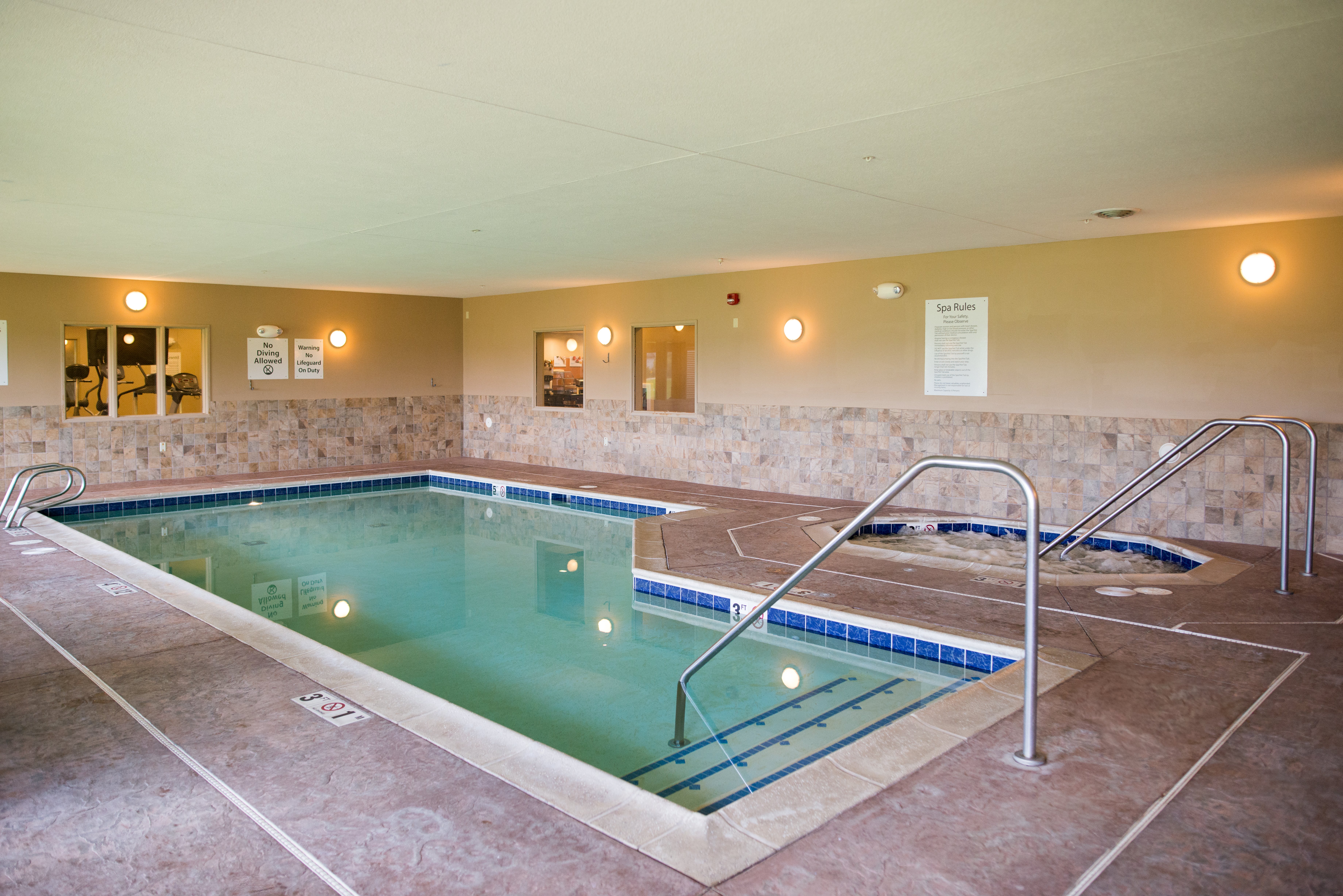 Holiday Inn Express Hotel & Suites Northwood 36/71