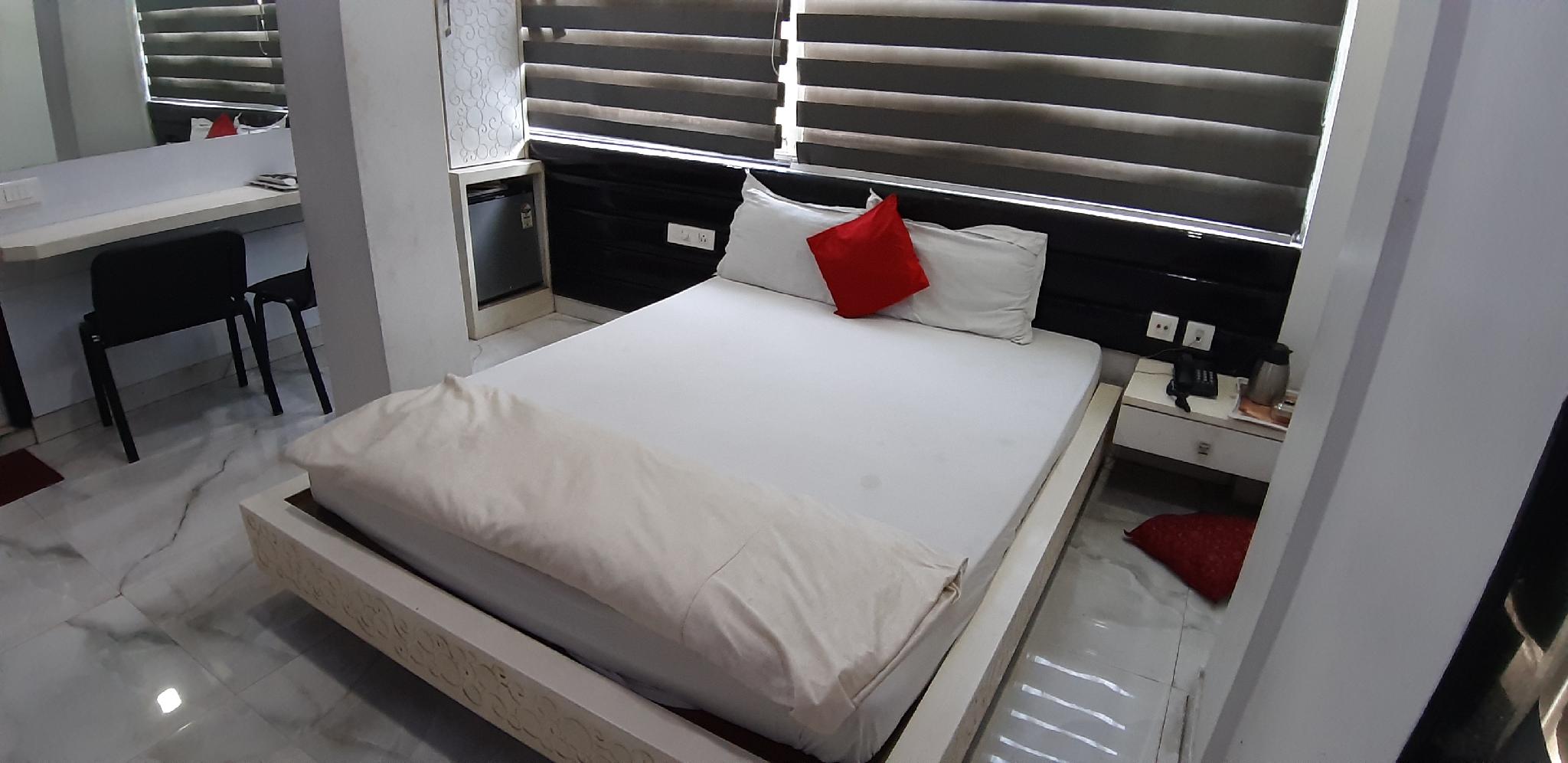 Oyo Rooms Ruby Hospital Junction 11/17