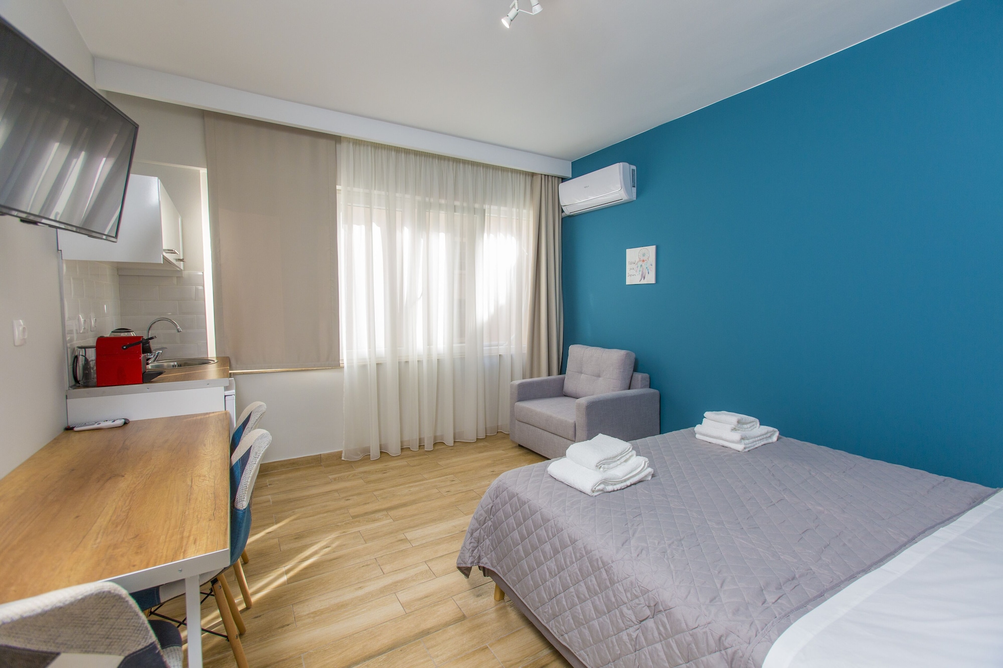 Design, Studio, Queen Bed, Sofa