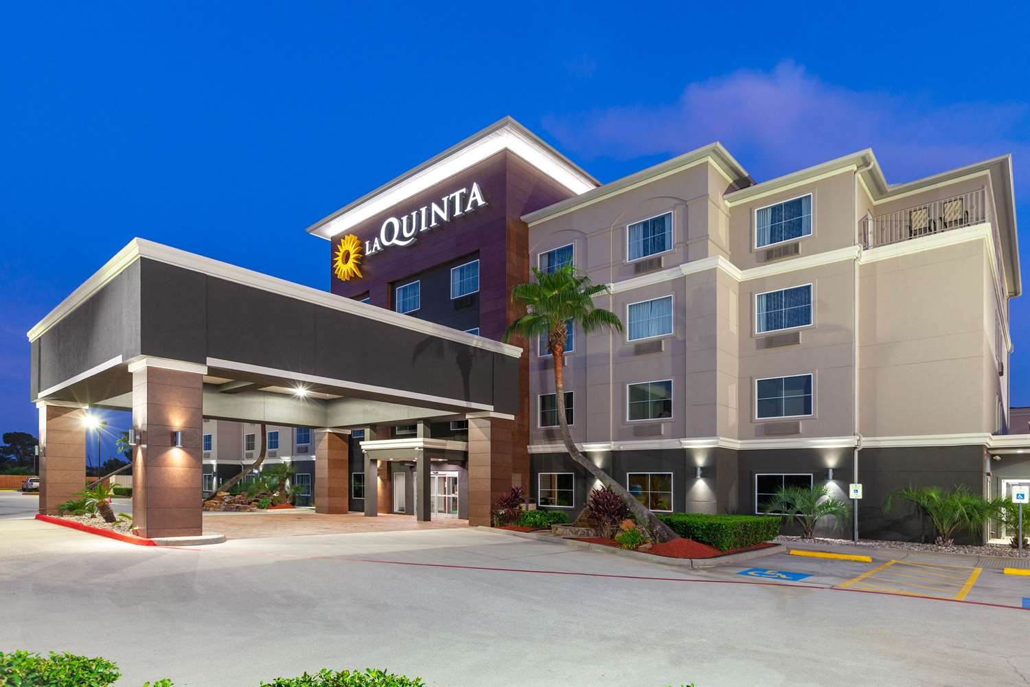 La Quinta Inn & Suites by Wyndham Houston Channelview 3/66