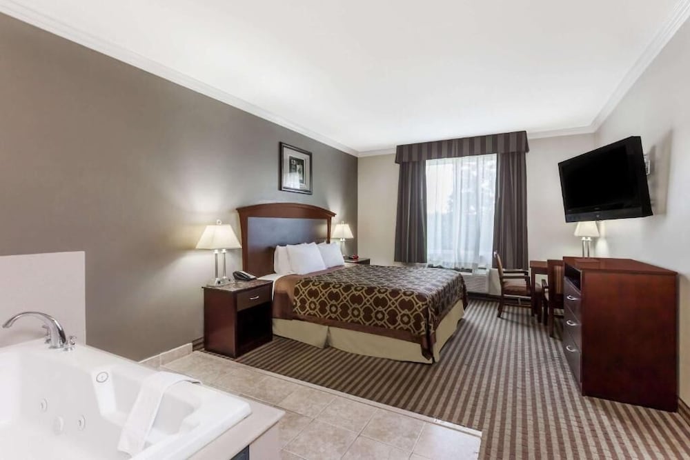 Harbor Inn And Suites 7/17