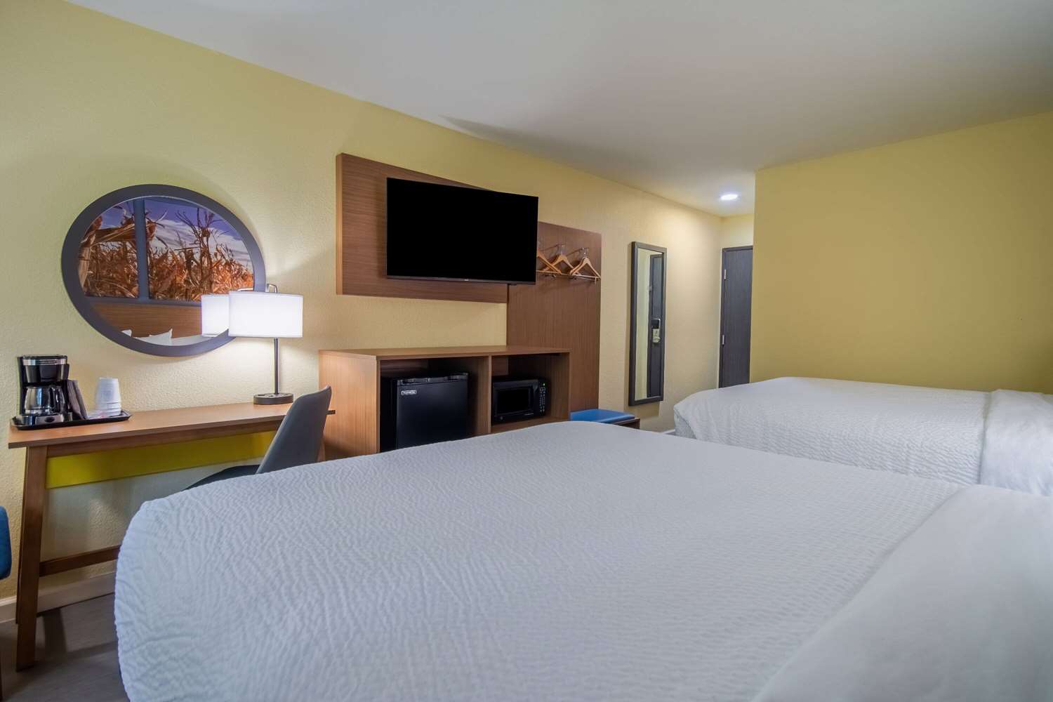 Days Inn & Suites by Wyndham Waterloo 8/30
