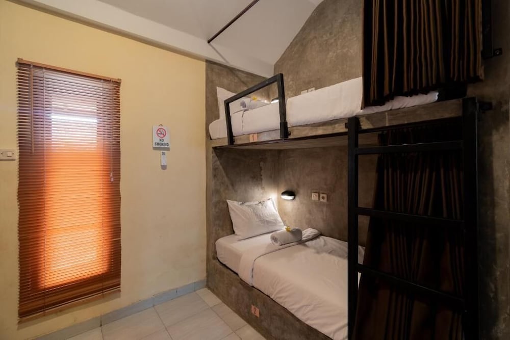 Female Dorm, Female Only, Classic, Bunk Bed
